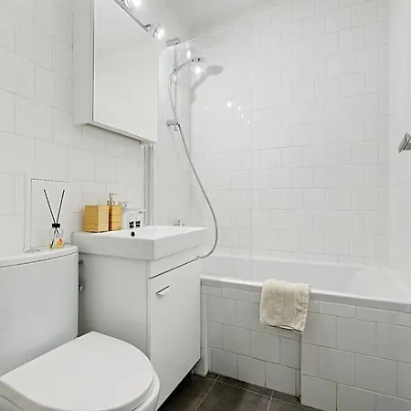 Super With Air Conditioning New Flat With Wifi Varsavia